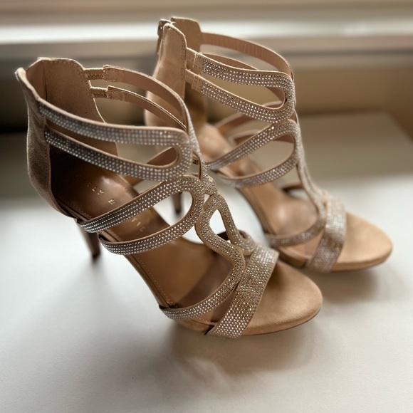 Beautiful heels - Picture 2 of 5